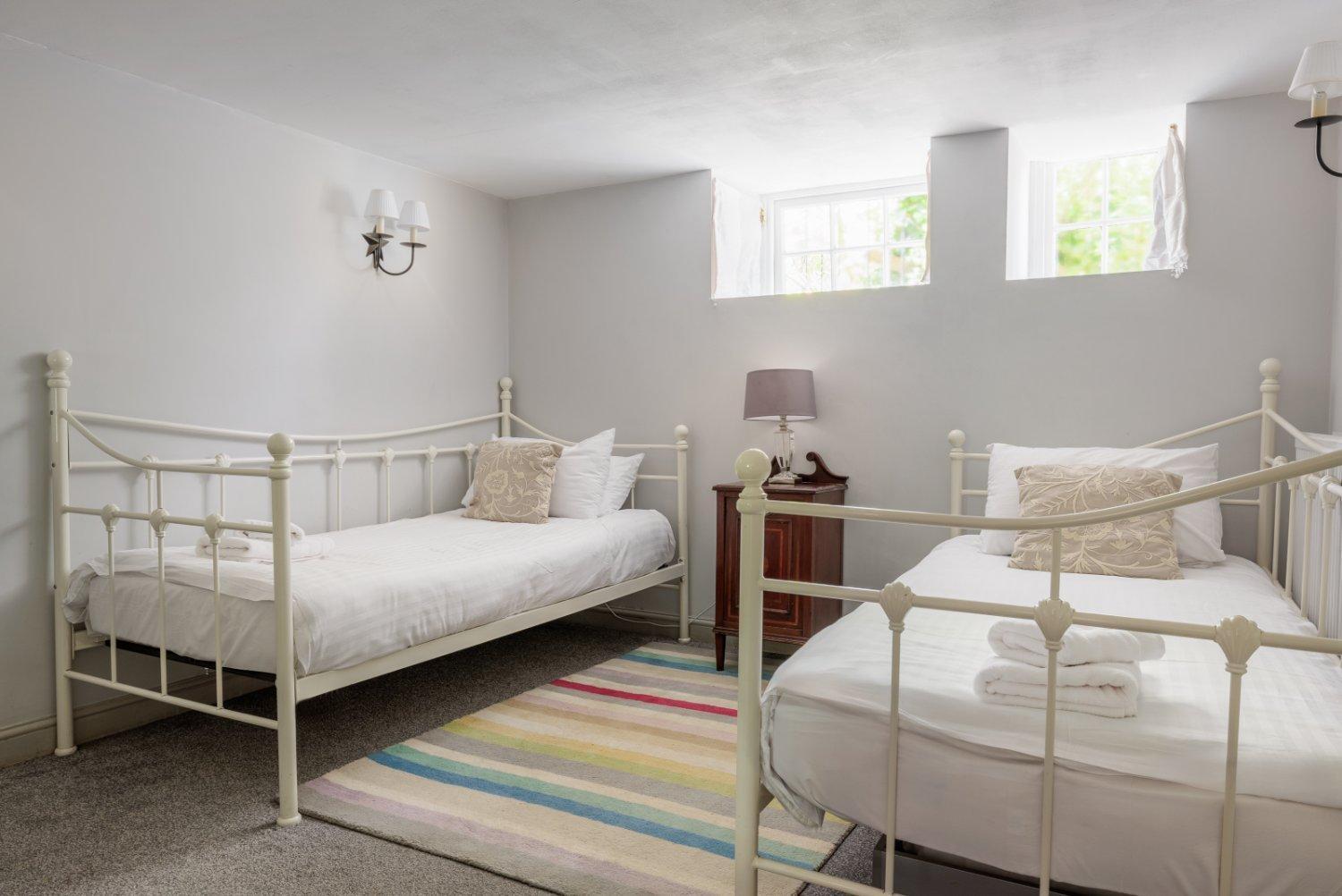 The Old School Rooms Beautiful Georgian Apartment, Sleeps 12 With Wifi And Parking, Near Bath Box  Exterior foto